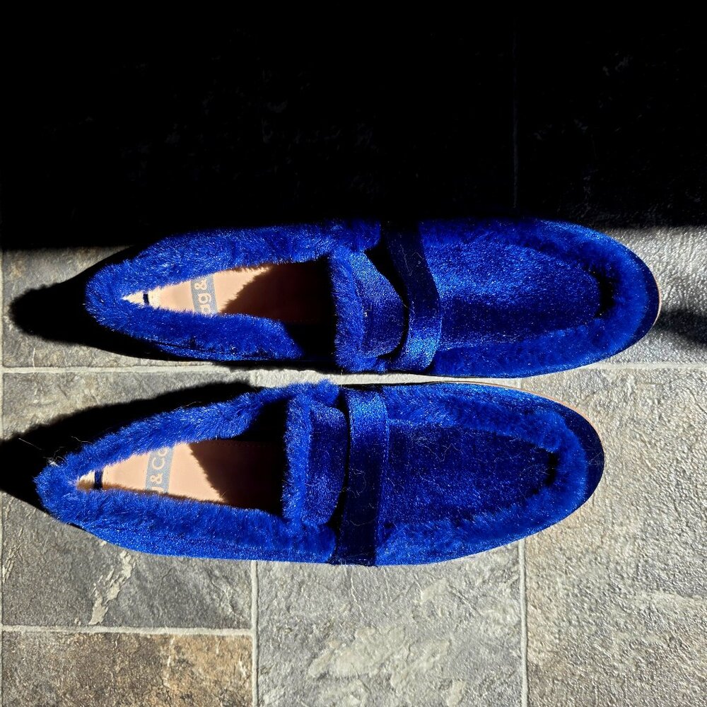 *NEW* NEVER WORN VELVET LOAFERS IN A COBALT BLUE WITH FUR TRIM